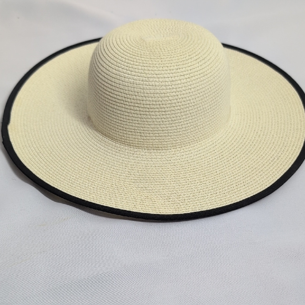NWOT Floppy 🌞 Sun Hat with Black Edge